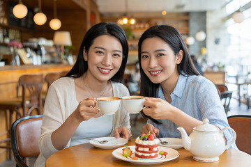 两位女士咖啡时光