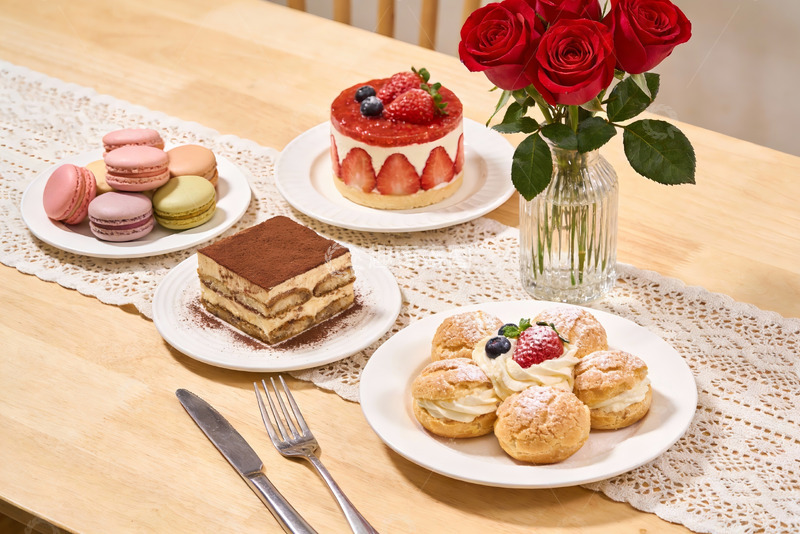 高清大图下载【趣麦麦图】精致甜品与玫瑰花餐桌布置