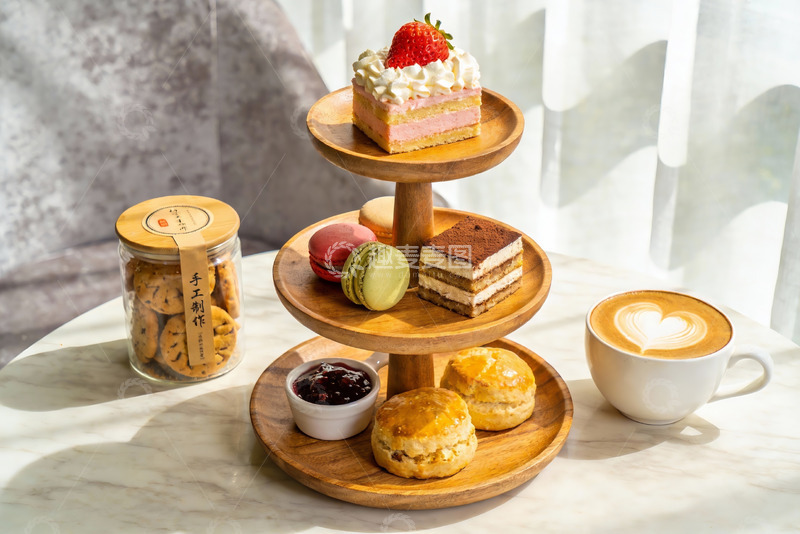 高清大图下载【趣麦麦图】三层木质甜品架摆满精致糕点
