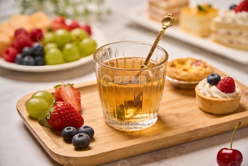 高清大图下载【趣麦麦图】木质托盘上的饮品与甜点