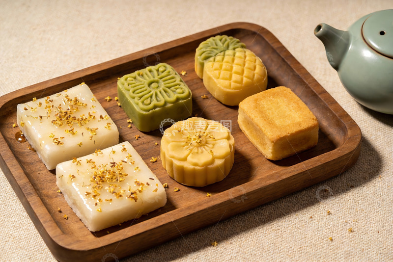 高清大图下载【趣麦麦图】中秋月饼与茶具摆盘