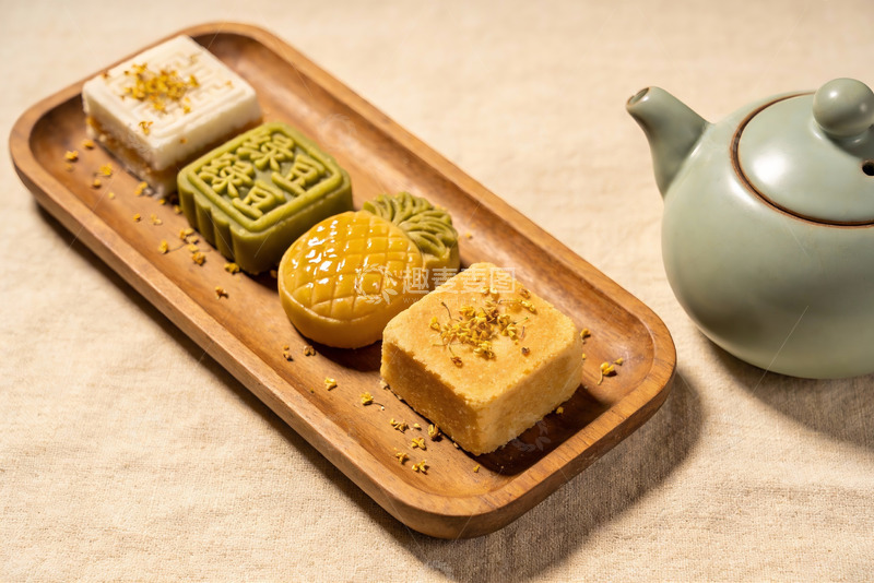 高清大图下载【趣麦麦图】中秋月饼与青瓷茶壶