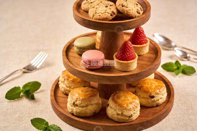 高清大图下载【趣麦麦图】三层木质点心架摆满美味甜品