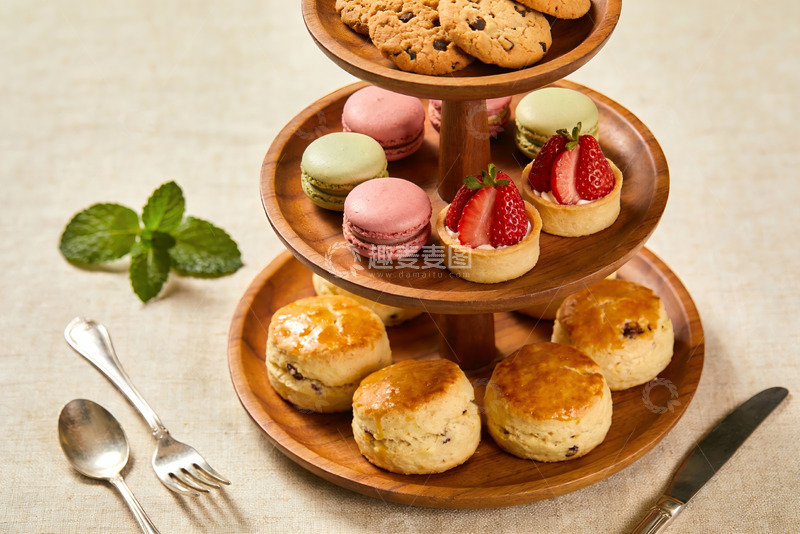 高清大图下载【趣麦麦图】三层木质点心架摆满美味甜品