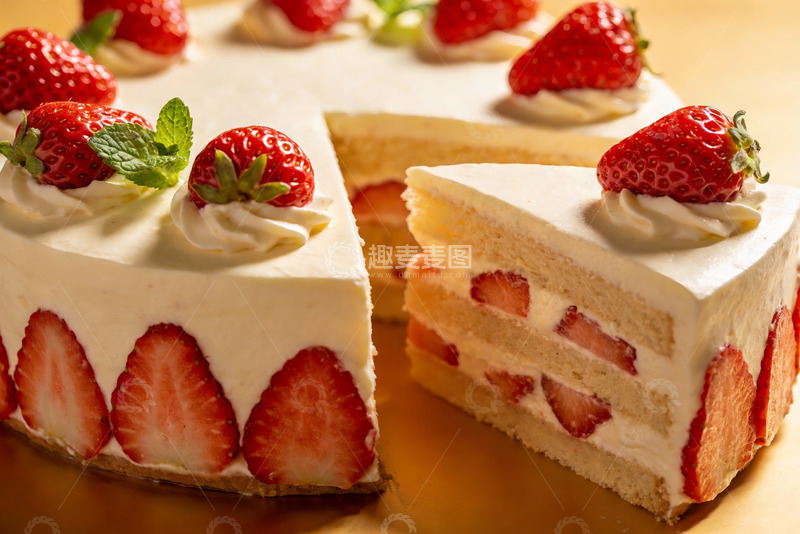 高清大图下载【趣麦麦图】草莓奶油蛋糕切片特写