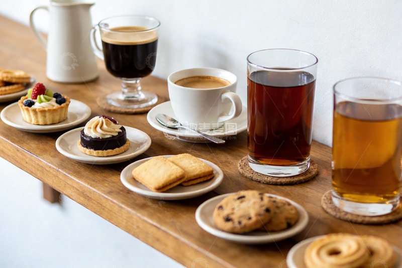 高清大图下载【趣麦麦图】木质台面上的咖啡与甜点
