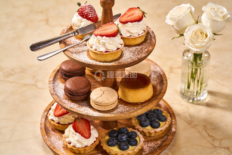 高清大图下载【趣麦麦图】三层甜品架摆满精致糕点