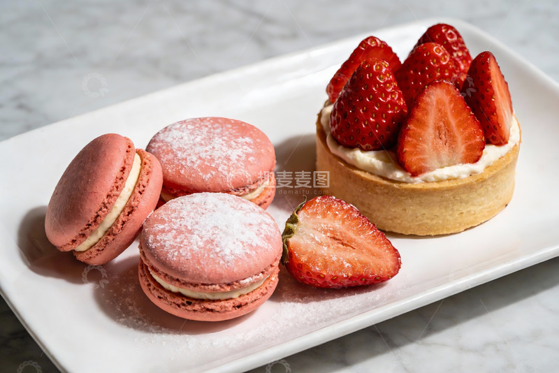 高清大图下载【趣麦麦图】草莓马卡龙与草莓塔