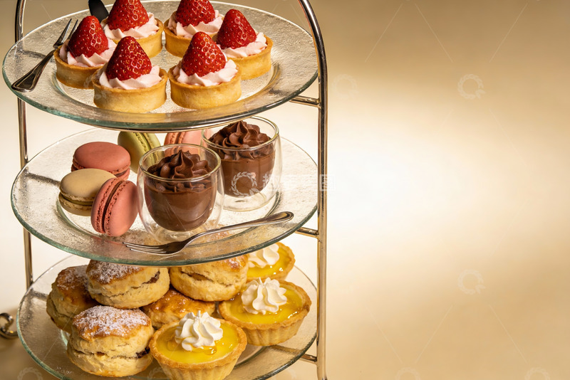 高清大图下载【趣麦麦图】三层甜点架摆满精致糕点