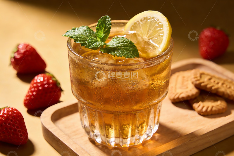 高清大图下载【趣麦麦图】冰镇柠檬茶搭配草莓饼干