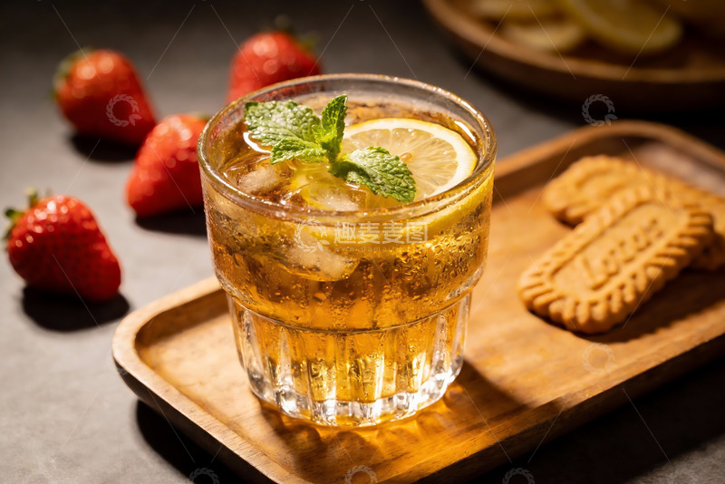 高清大图下载【趣麦麦图】冰镇柠檬茶搭配草莓饼干