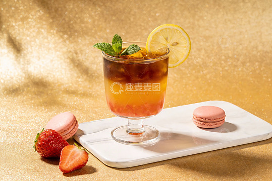 饮品与甜点的精致摆拍