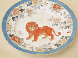 精美瓷盘上的狮子花卉图案