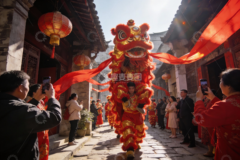 高清大图下载【趣麦麦图】古街舞狮表演热闹非凡
