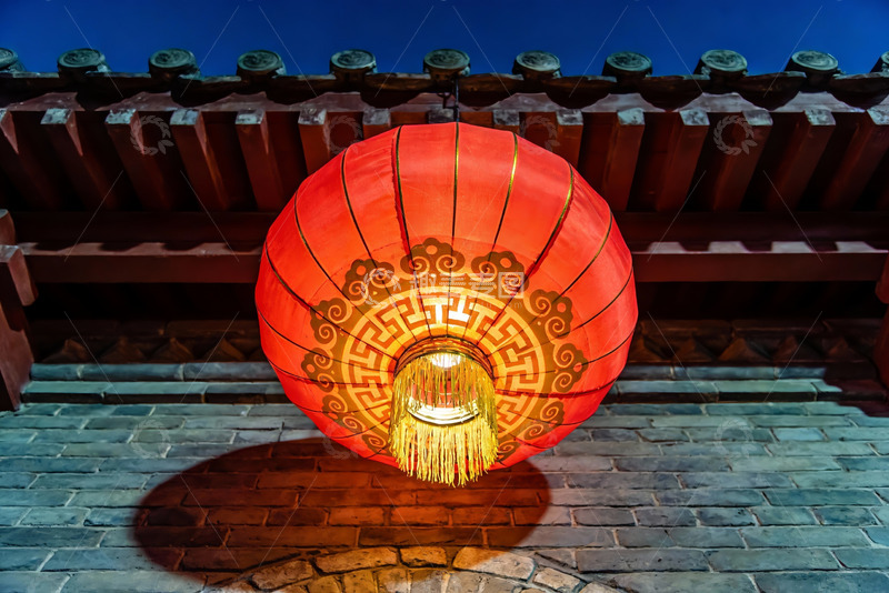 高清大图下载【趣麦麦图】夜色中悬挂的红色灯笼