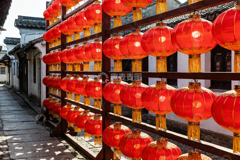 高清大图下载【趣麦麦图】古巷红灯笼高挂迎佳节