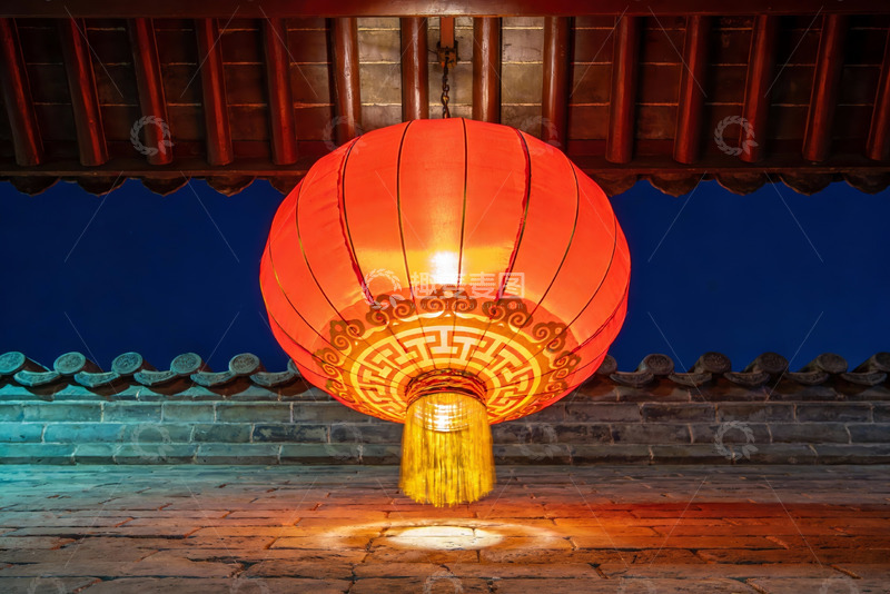 高清大图下载【趣麦麦图】夜色中悬挂的红色灯笼