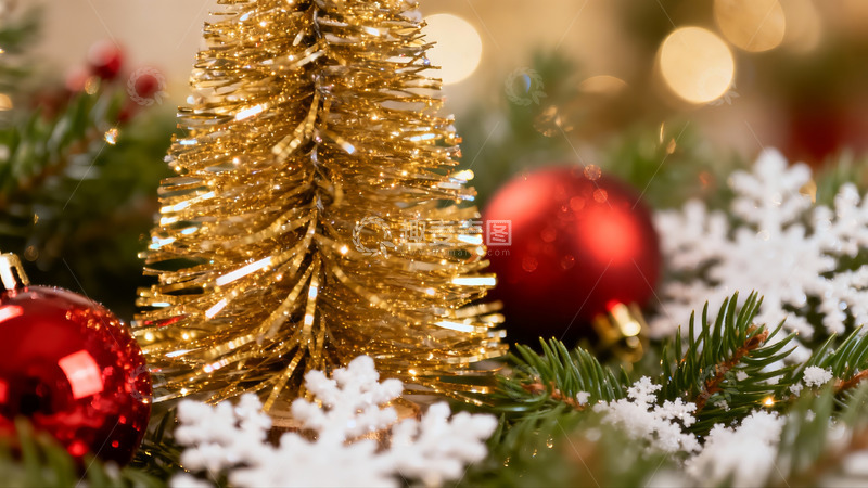 高清大图下载【趣麦麦图】金色圣诞树与红色装饰球