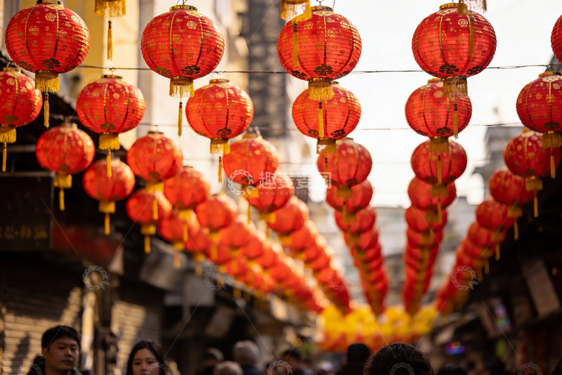 高清大图下载【趣麦麦图】红灯笼挂满街道节日氛围浓厚