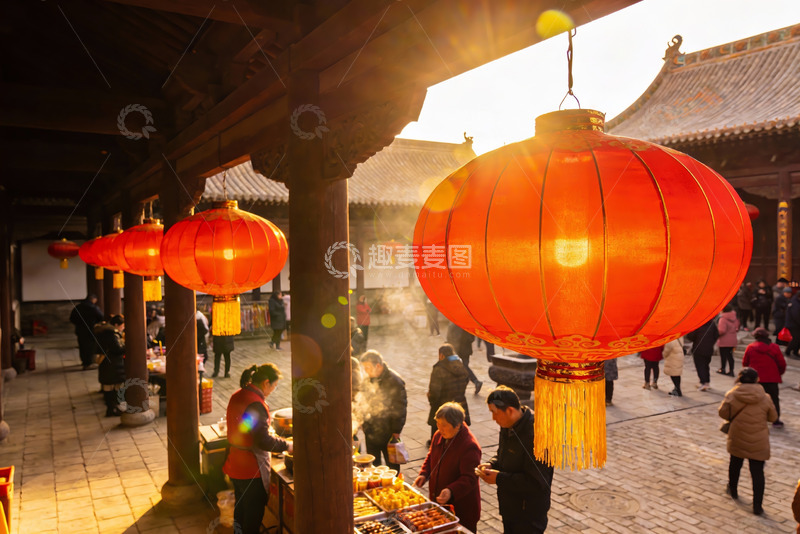 高清大图下载【趣麦麦图】古建筑庭院灯笼高挂人群熙攘