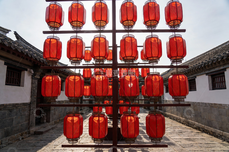 高清大图下载【趣麦麦图】古巷红灯笼高挂节日氛围浓