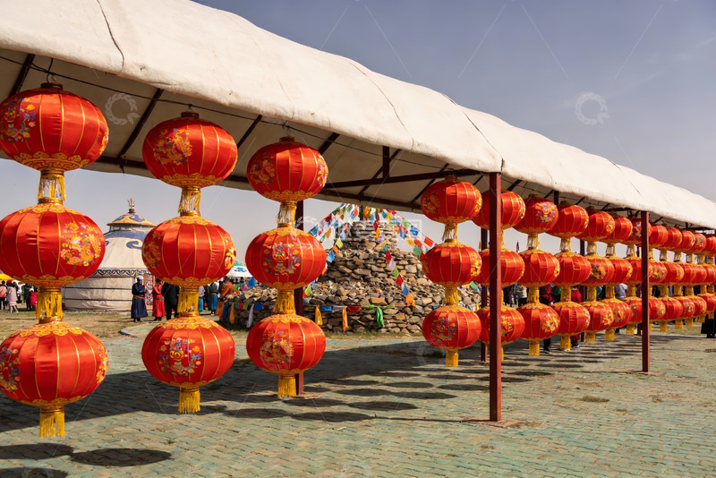 高清大图下载【趣麦麦图】户外红色灯笼装饰节日场景