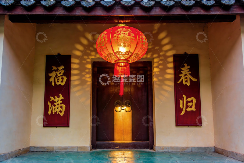 高清大图下载【趣麦麦图】中式门廊红灯笼春联