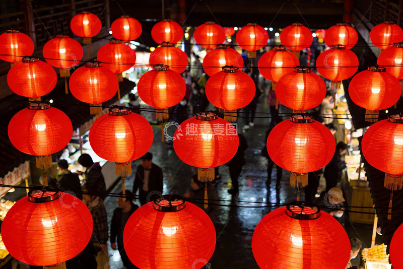高清大图下载【趣麦麦图】红灯笼高挂夜市热闹非凡