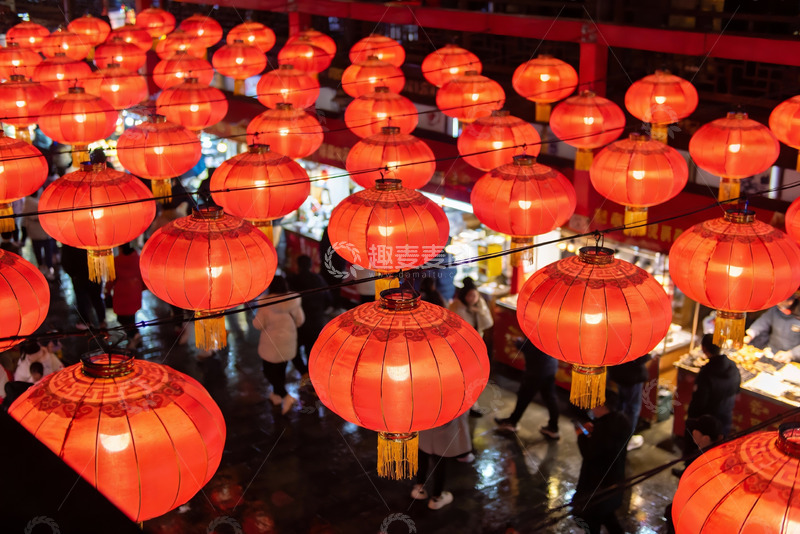 高清大图下载【趣麦麦图】红灯笼高挂夜市热闹非凡