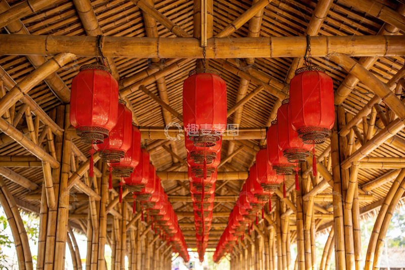 高清大图下载【趣麦麦图】竹廊红灯笼