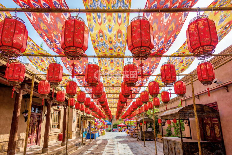 高清大图下载【趣麦麦图】古街红灯笼彩旗装饰