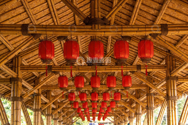 高清大图下载【趣麦麦图】竹楼红灯笼