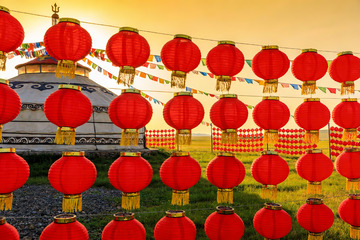 草原日落灯笼挂