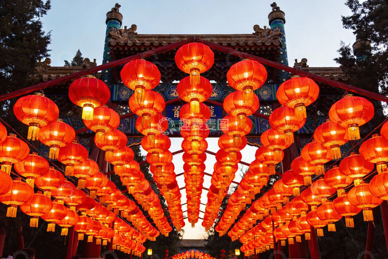 高清大图下载【趣麦麦图】红灯笼挂满古建筑入口