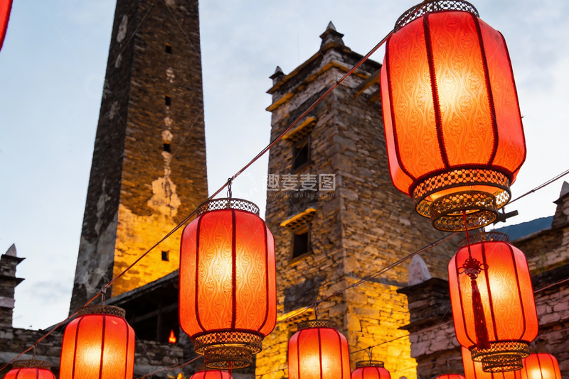 高清大图下载【趣麦麦图】古塔红灯笼夜景