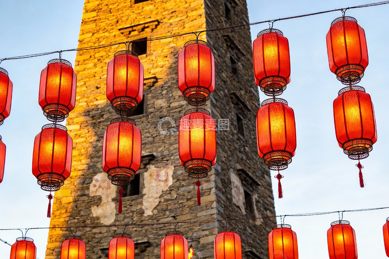 高清大图下载【趣麦麦图】古塔红灯笼迎风摇曳