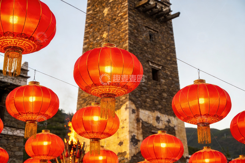 高清大图下载【趣麦麦图】古塔前挂满红灯笼