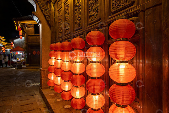 夜色古街红灯笼