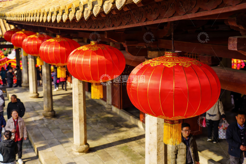 高清大图下载【趣麦麦图】古建筑廊下挂红灯笼