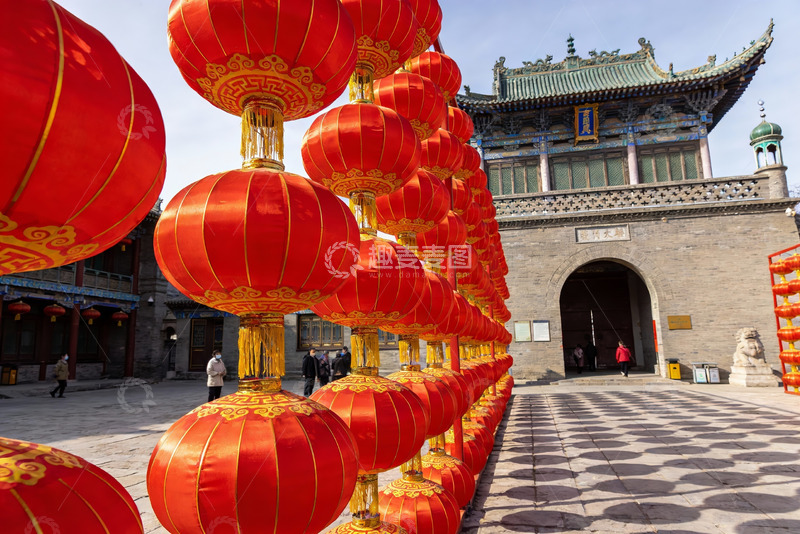 高清大图下载【趣麦麦图】红灯笼装饰的传统建筑入口