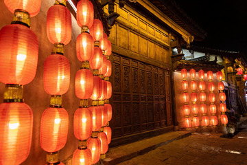 夜色古巷红灯笼高挂