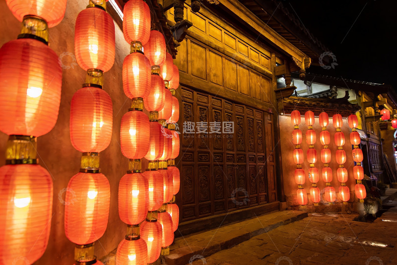 高清大图下载【趣麦麦图】夜色古巷红灯笼高挂