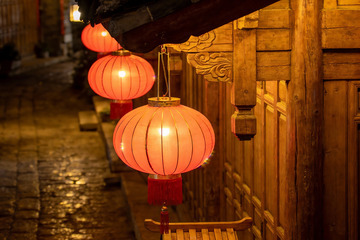 古巷夜景红灯笼高挂