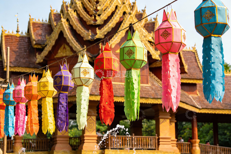 高清大图下载【趣麦麦图】异域风情灯笼挂满古建筑