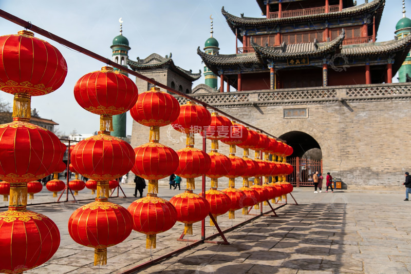 高清大图下载【趣麦麦图】红灯笼装饰古建筑广场