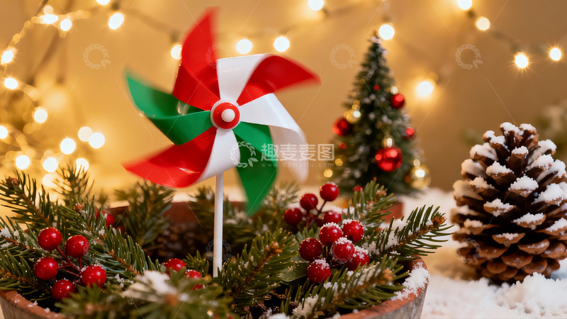高清大图下载【趣麦麦图】圣诞装饰风车松果与彩灯