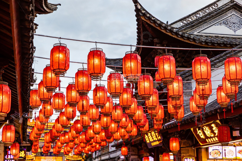 高清大图下载【趣麦麦图】古街红灯笼高挂夜景
