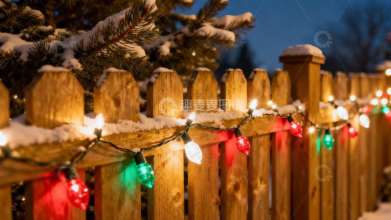 高清大图下载【趣麦麦图】雪夜木栅栏彩灯装饰