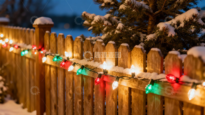 高清大图下载【趣麦麦图】雪夜木栅栏彩灯装饰