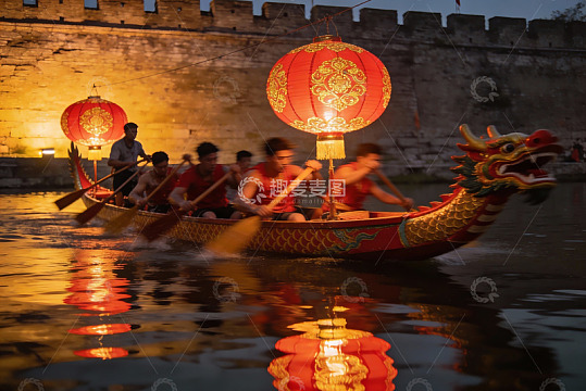 龙舟竞渡夜景灯光璀璨